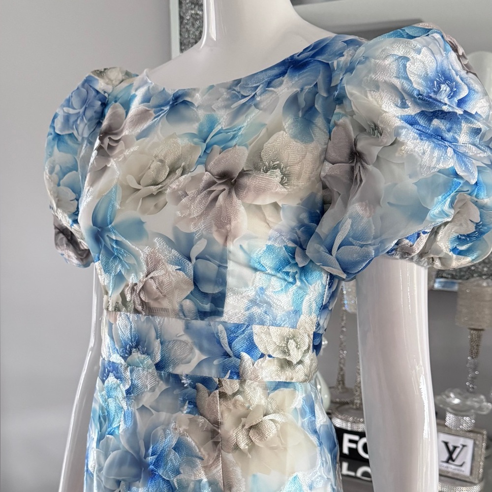 New 🪻Chic Floral Midi Dress in Blue and Cream - Picture 7 of 17